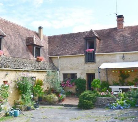 Halte Aux Places Marcillac-Saint-Quentin Esterno foto