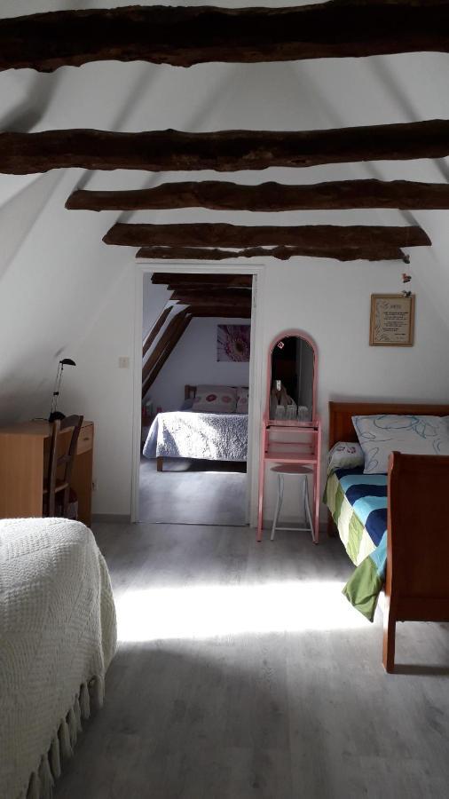Halte Aux Places Marcillac-Saint-Quentin Esterno foto