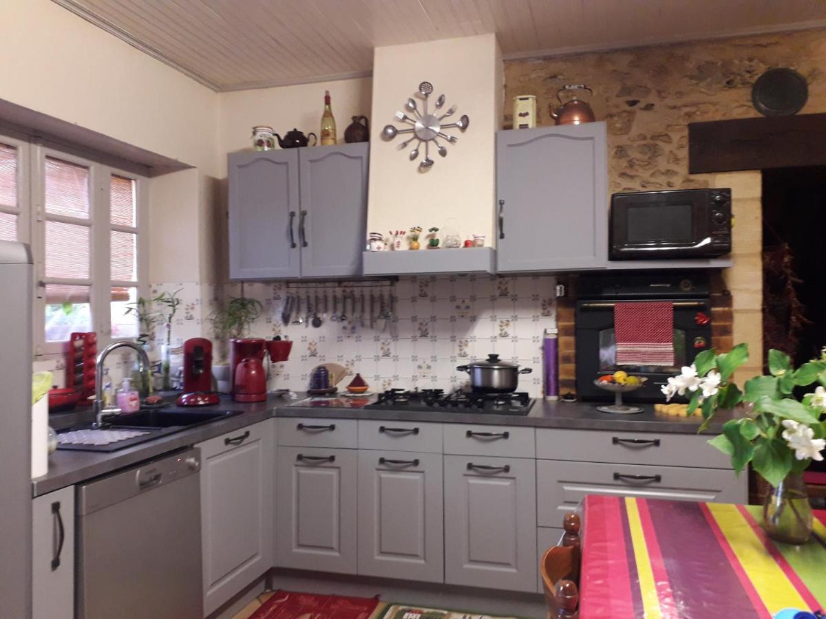 Halte Aux Places Marcillac-Saint-Quentin Esterno foto