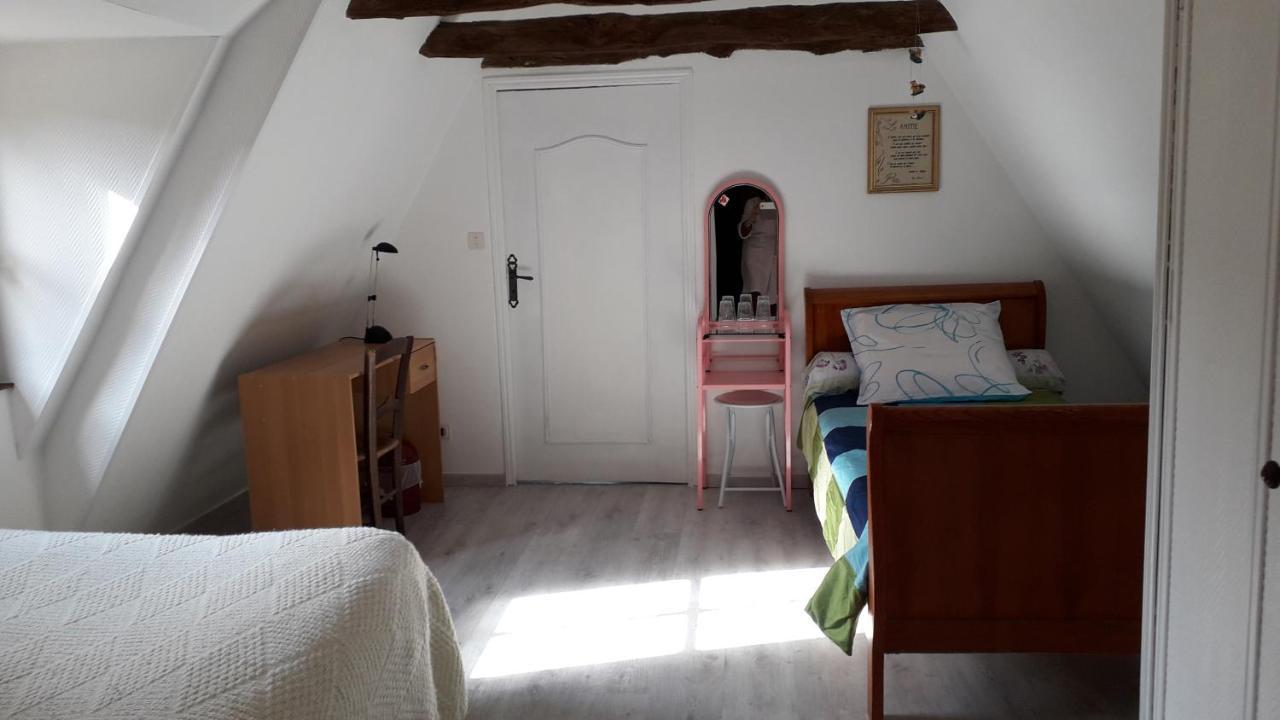 Halte Aux Places Marcillac-Saint-Quentin Esterno foto