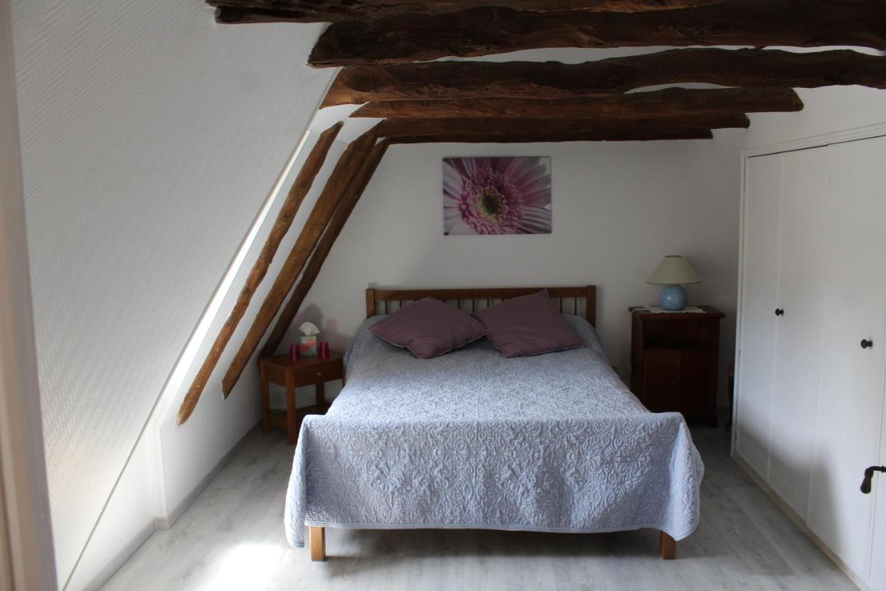 Halte Aux Places Marcillac-Saint-Quentin Esterno foto