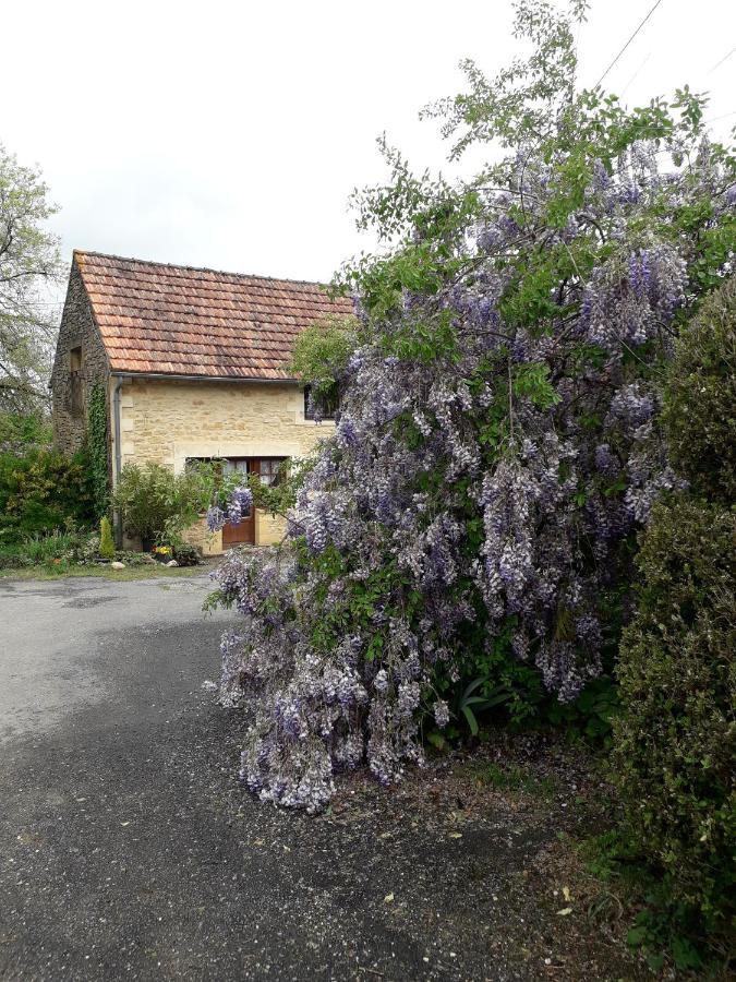 Halte Aux Places Marcillac-Saint-Quentin Esterno foto