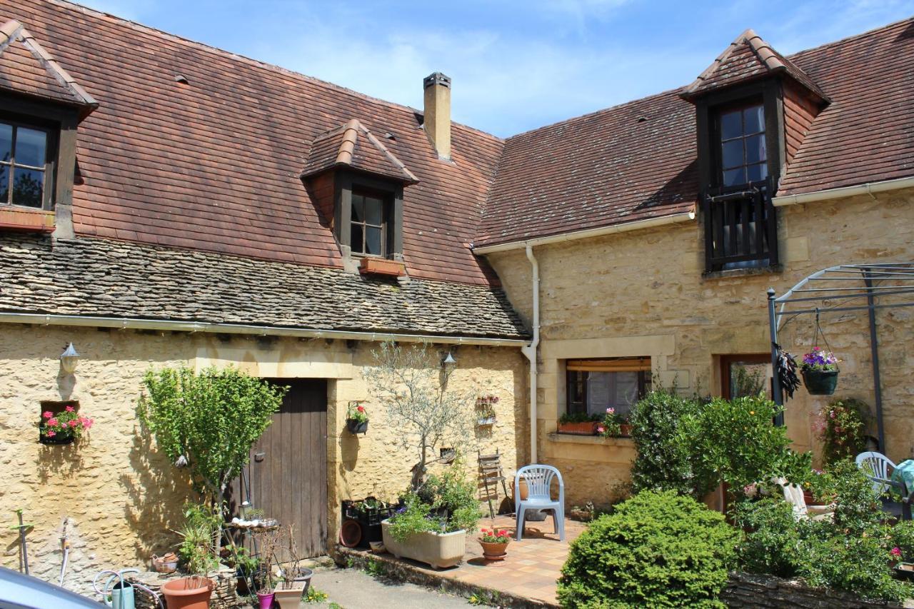 Halte Aux Places Marcillac-Saint-Quentin Esterno foto