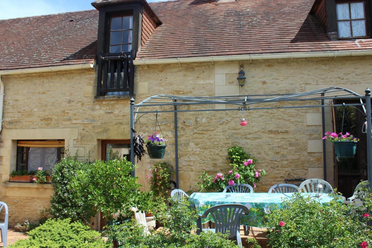 Halte Aux Places Marcillac-Saint-Quentin Esterno foto