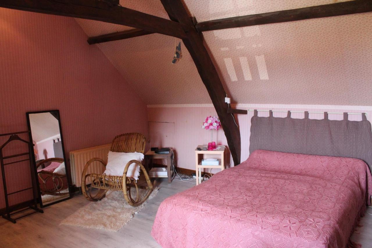 Halte Aux Places Marcillac-Saint-Quentin Esterno foto